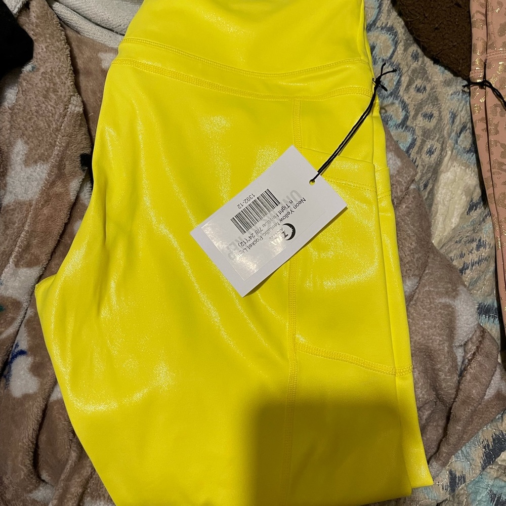 ZYIA Neon yellow metallic pocket high-rise 7/8